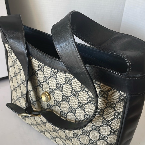 Authentic Gucci Canvas Sherry Line Shoulder Bag. - Picture 12 of 16